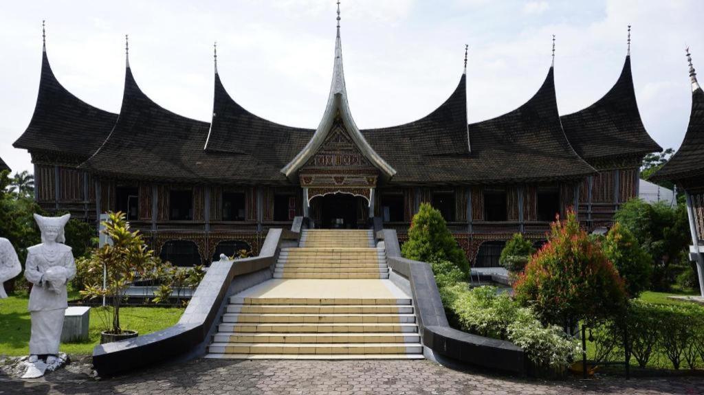 Deivan Hotel Padang  Eksteriør billede